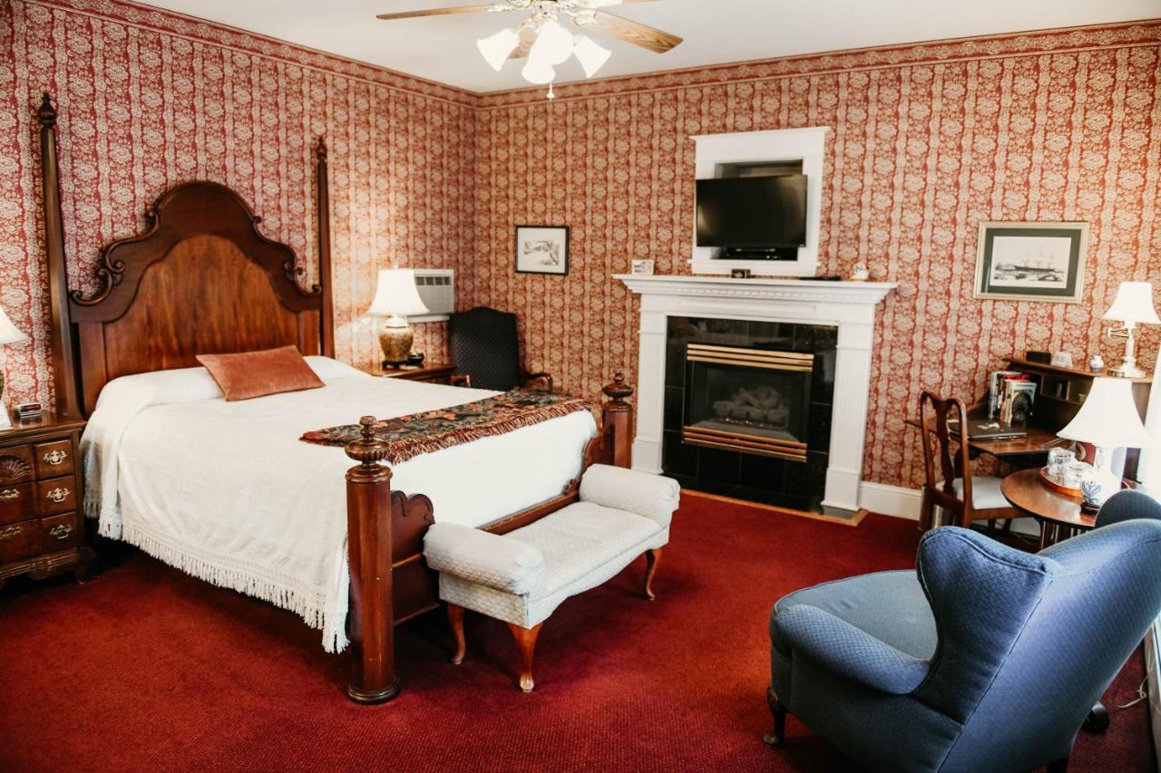 Queen Room with Spa Bath